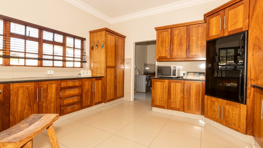 6 Bedroom Property for Sale in Wilkoppies North West